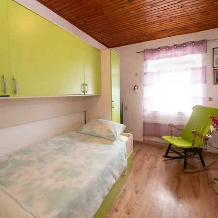 Sonja, Only 2 Min Walk To The Sea Apartment