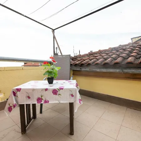 Sonja, Only 2 Min Walk To The Sea Apartment *