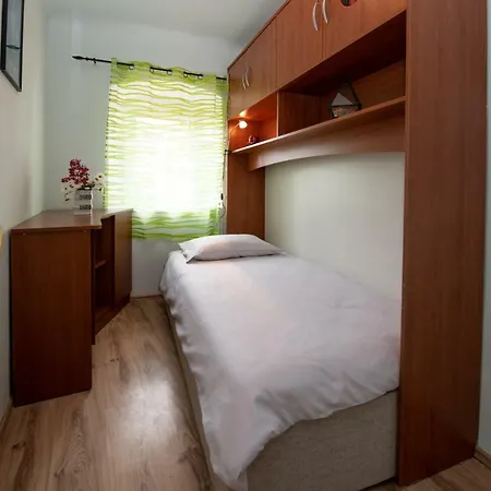 Sonja, Only 2 Min Walk To The Sea Apartment