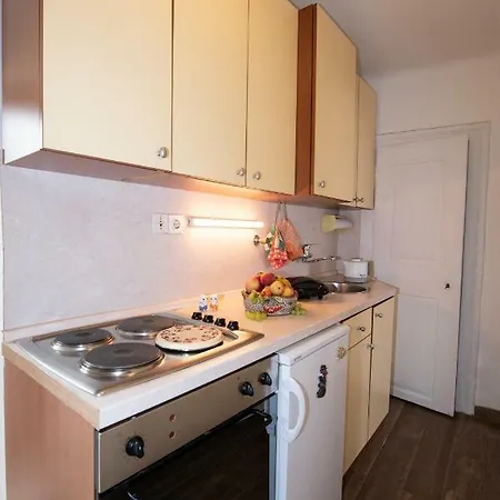 Sonja, Only 2 Min Walk To The Sea Apartment