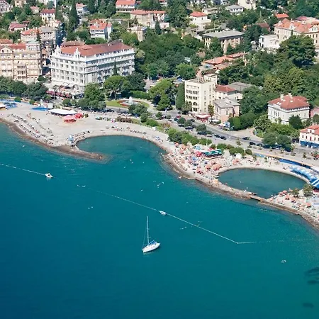 Apartment Sonja, Only 2 Min Walk To The Sea Opatija