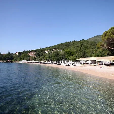 Sonja, Only 2 Min Walk To The Sea Apartment
